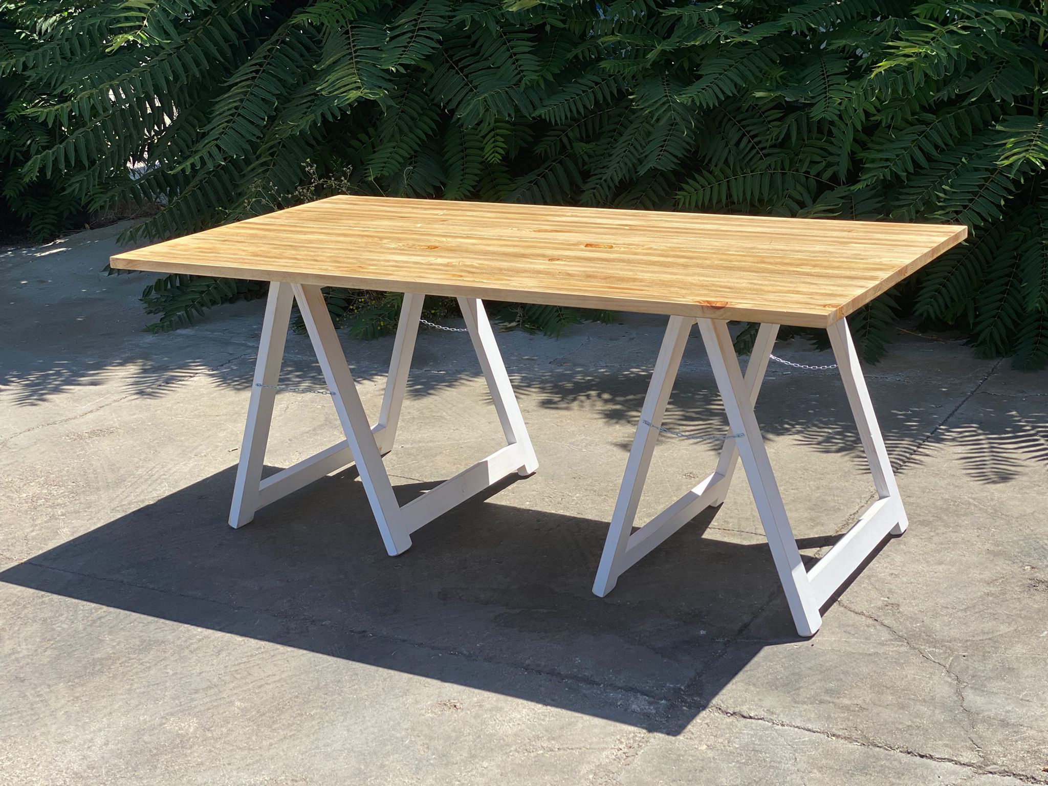 MESA MADERA CON CABALLETES 200X100 CM - Eventos MilMar